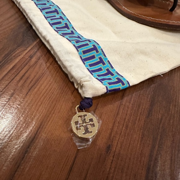 Tory Burch black/gold Sandal - Picture 6 of 8